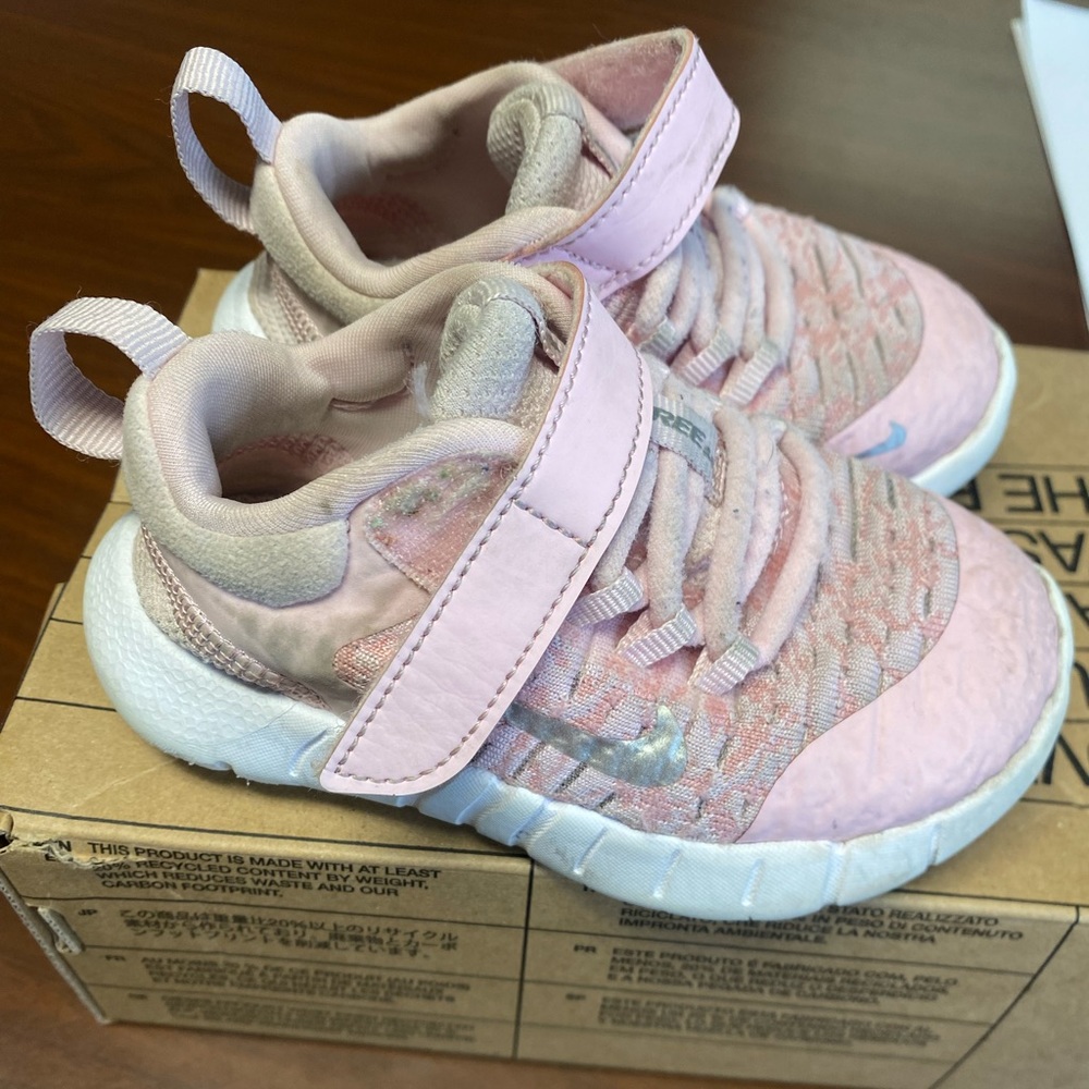 Size 6C Girls Nike Free